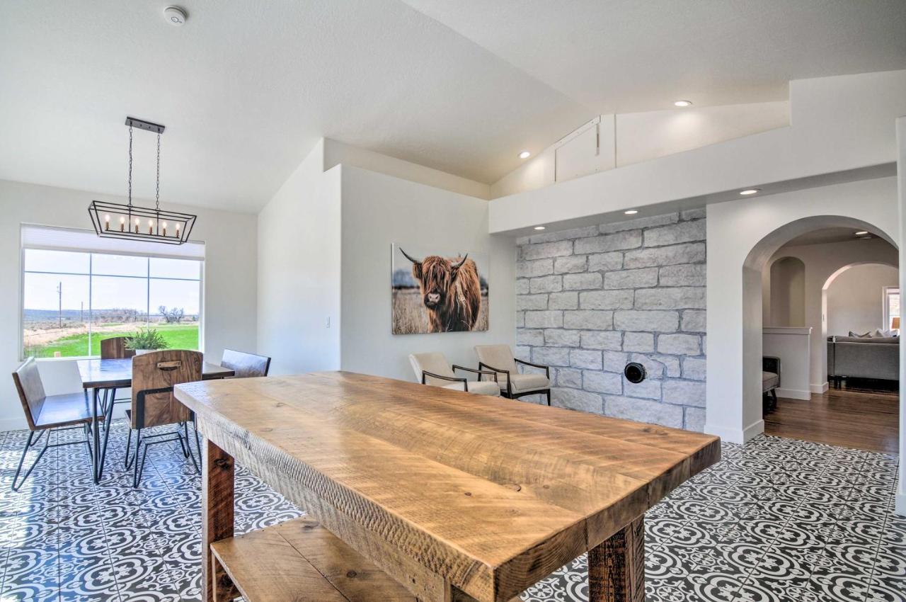 Modern Ranch House With Fire Pit And Valley Views Канаб Экстерьер фото